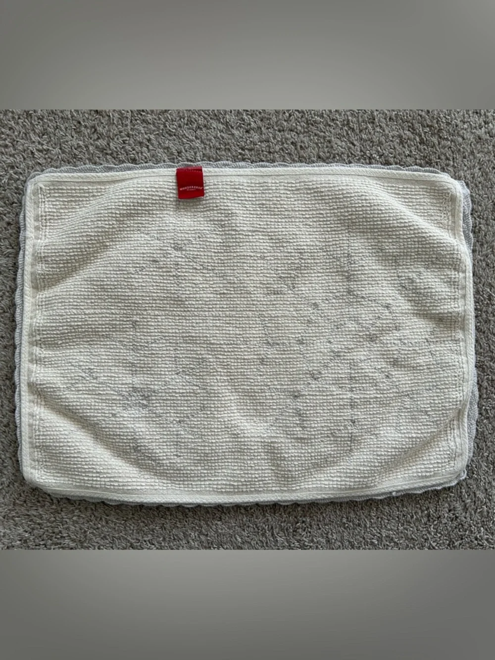 Wondershop Snowflake Microfiber Bath Mat - Light Gray ❄️